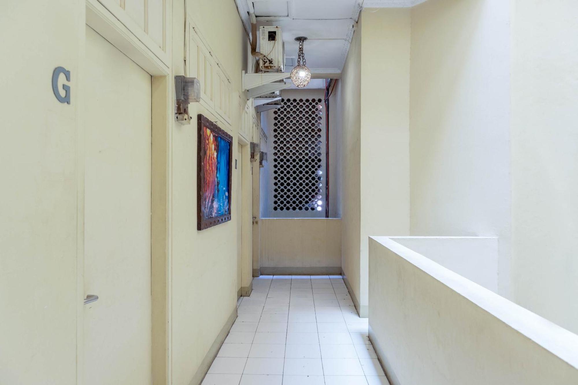 Oyo 1111 Pasar Baru Inn Jakarta Exterior foto