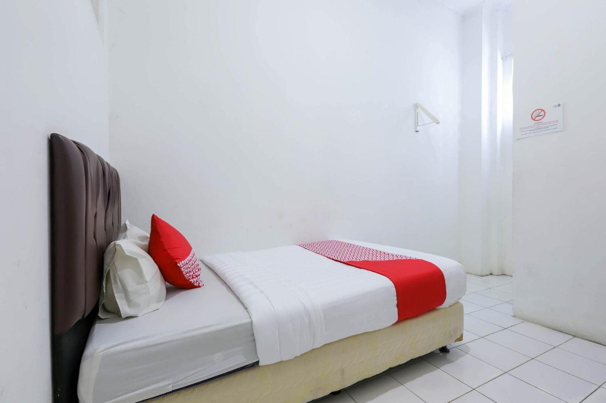 Oyo 1111 Pasar Baru Inn Jakarta Exterior foto