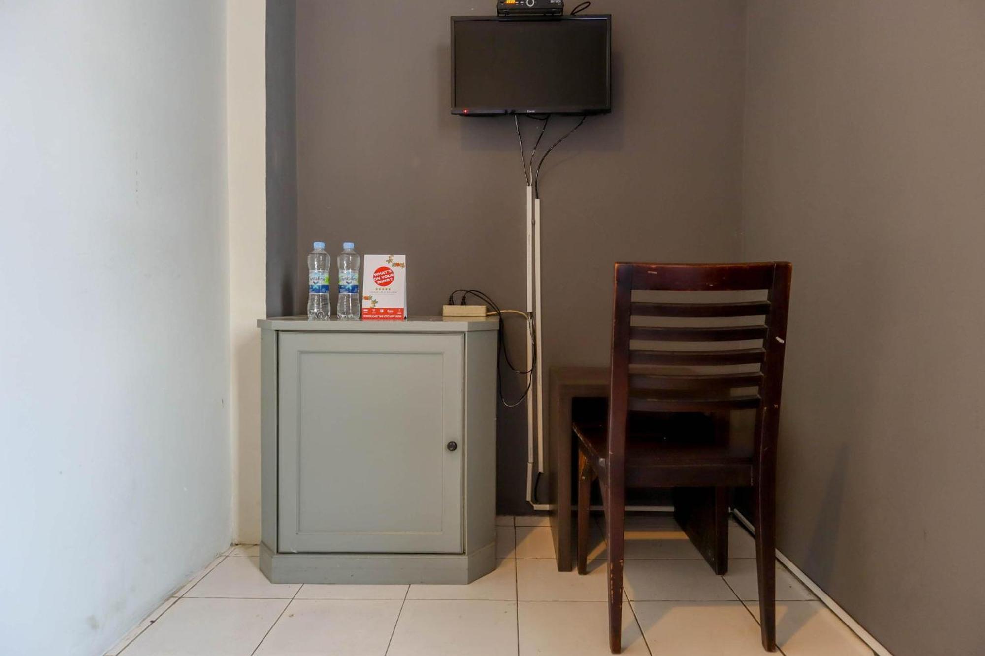 Oyo 1111 Pasar Baru Inn Jakarta Exterior foto